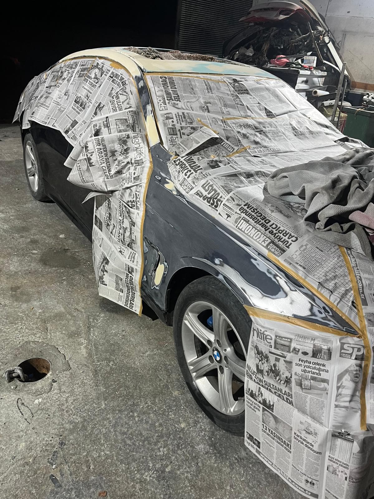 BMW boya öncesi maskeleme hazırlığı